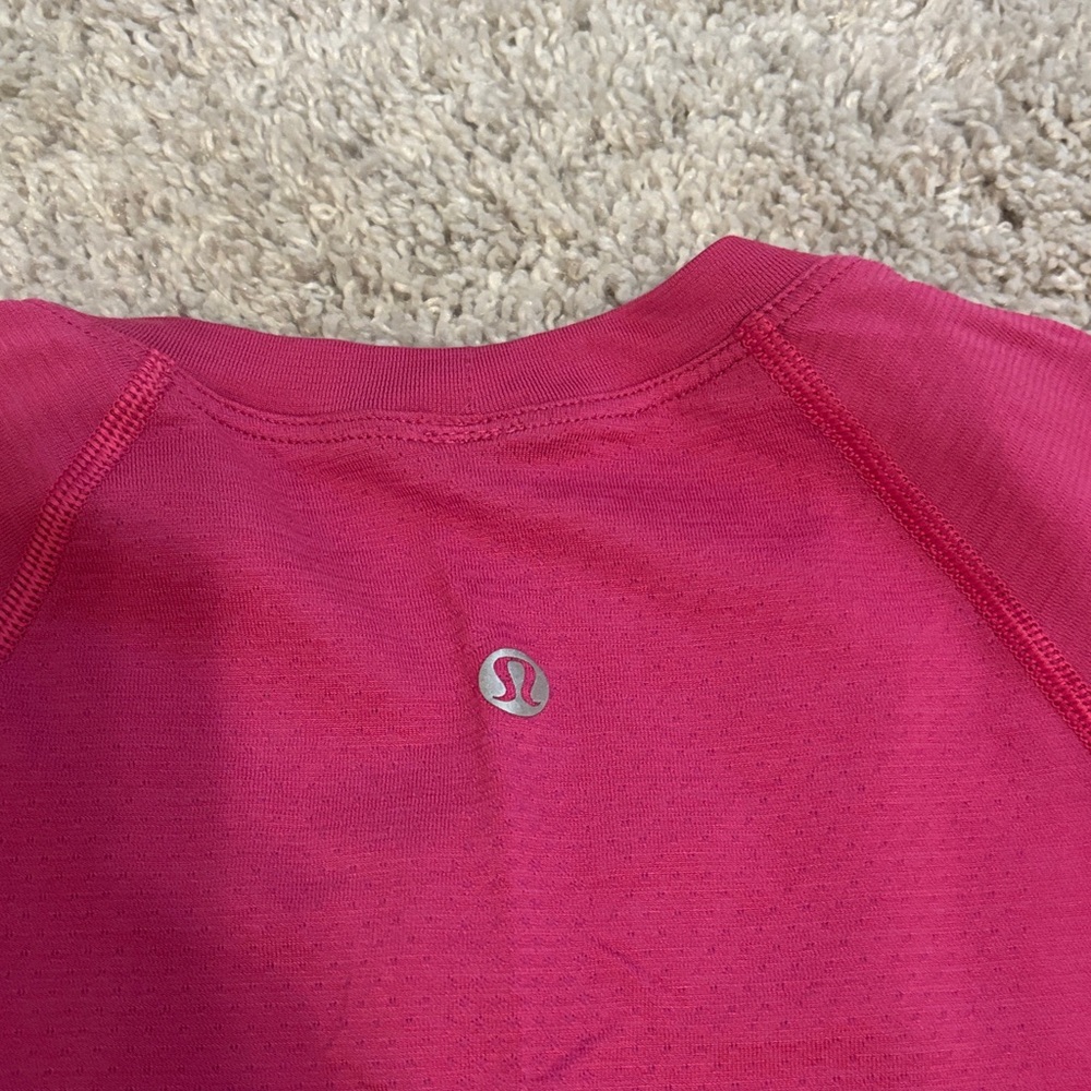 lululemon athletica Short Sleeve Performance Tee - Raspberry - Picture 3 of 3